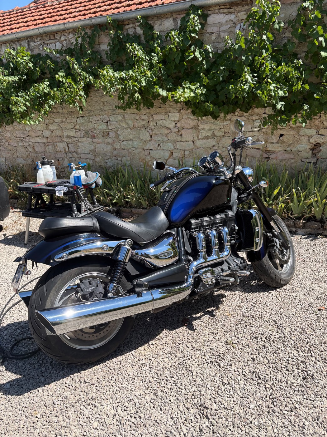 Moto détaillée et lustrée par Pouteau Net Auto